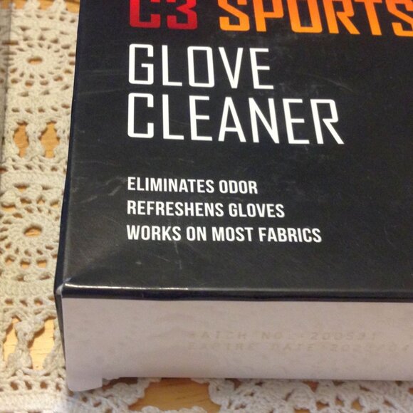 Glove Cleaner, Elimiates Odor, refreshes golf gloves - Picture 4 of 7